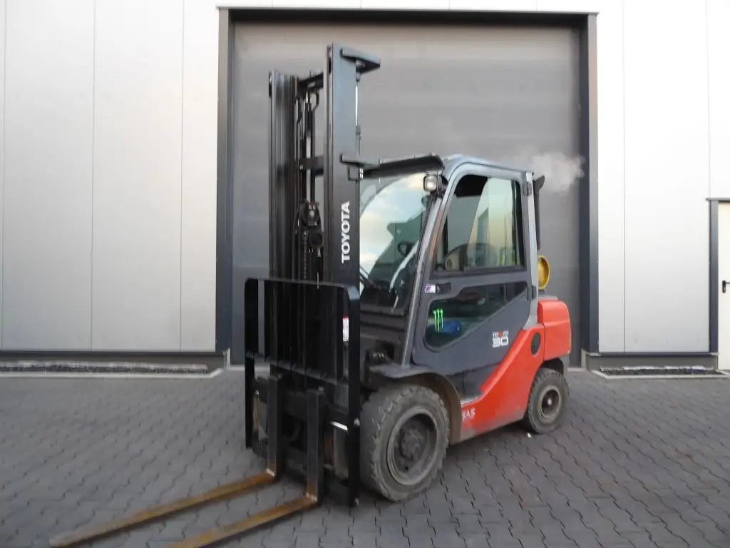 Gabelstapler günstig und sicher online kaufen. Hier sehen Sie einen Toyota 02-8FGF30 aus dem Jahr 2016.