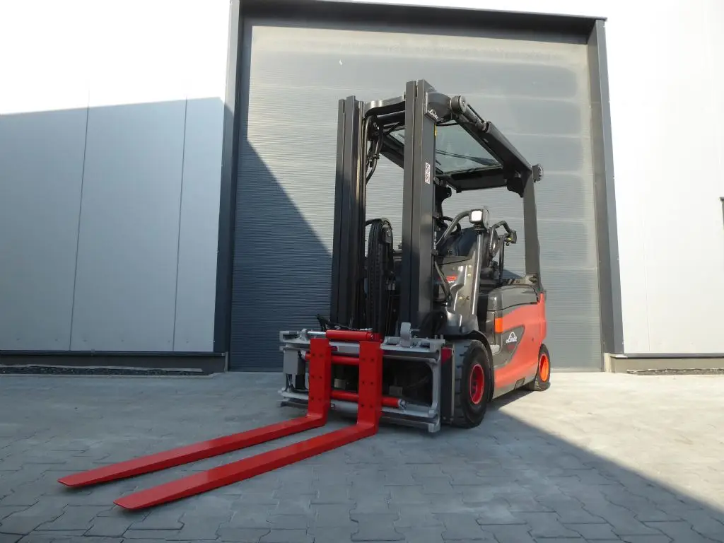 Gabelstapler günstig und sicher online kaufen. Hier sehen Sie einen Linde E25RL-01 Roadster aus dem Jahr 2017.