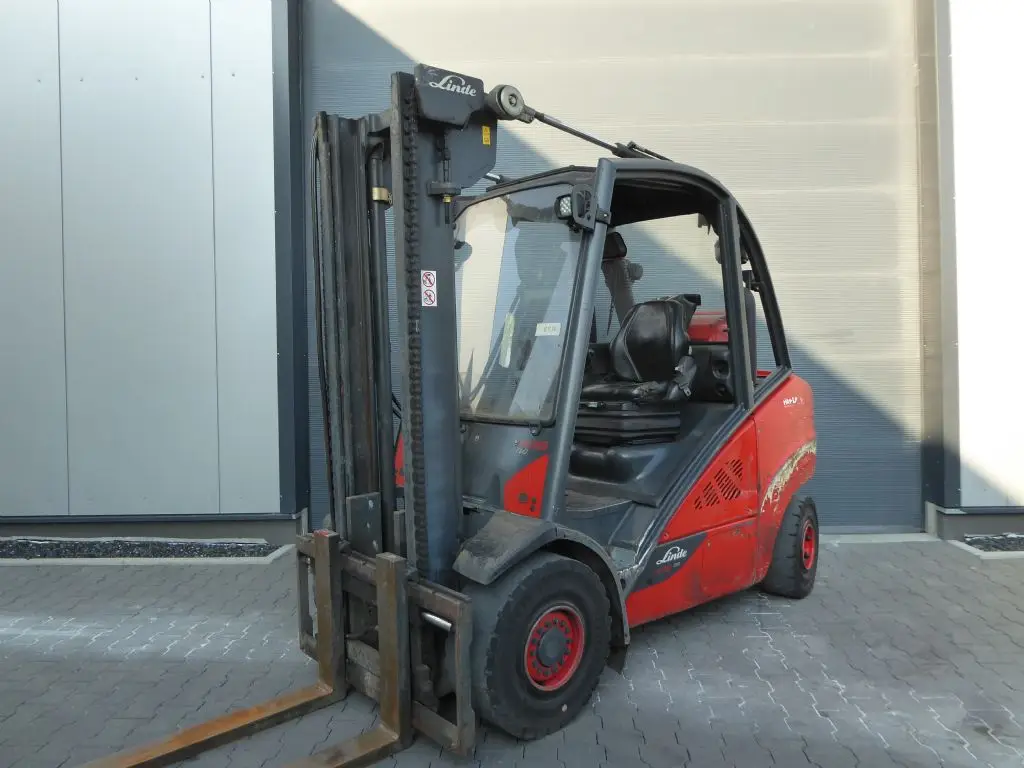 Gabelstapler günstig und sicher online kaufen. Hier sehen Sie einen Linde H35T-02 aus dem Jahr 2017.