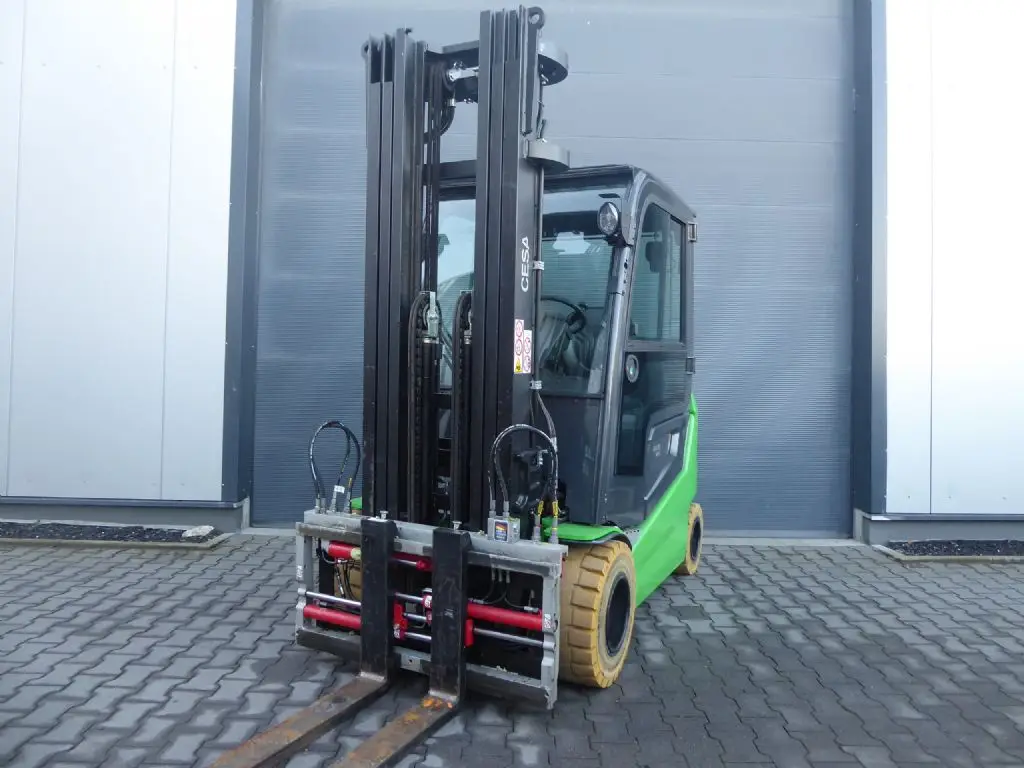 Gabelstapler günstig und sicher online kaufen. Hier sehen Sie einen Cesab Toyota 9FBM35T aus dem Jahr 2023.