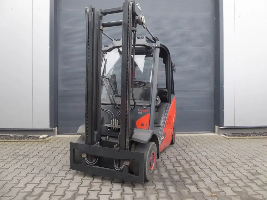 Gabelstapler günstig und sicher online kaufen. Hier sehen Sie einen Linde H25D-02 aus dem Jahr 2019.