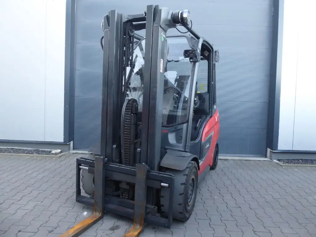 Gabelstapler günstig und sicher online kaufen. Hier sehen Sie einen Linde H30T-01 aus dem Jahr 2020.