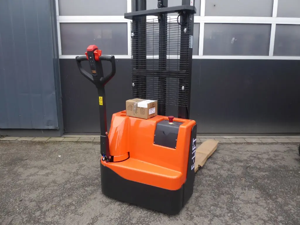 Gabelstapler günstig und sicher online kaufen. Hier sehen Sie einen Noblelift PSE 15L-C aus dem Jahr 2025.