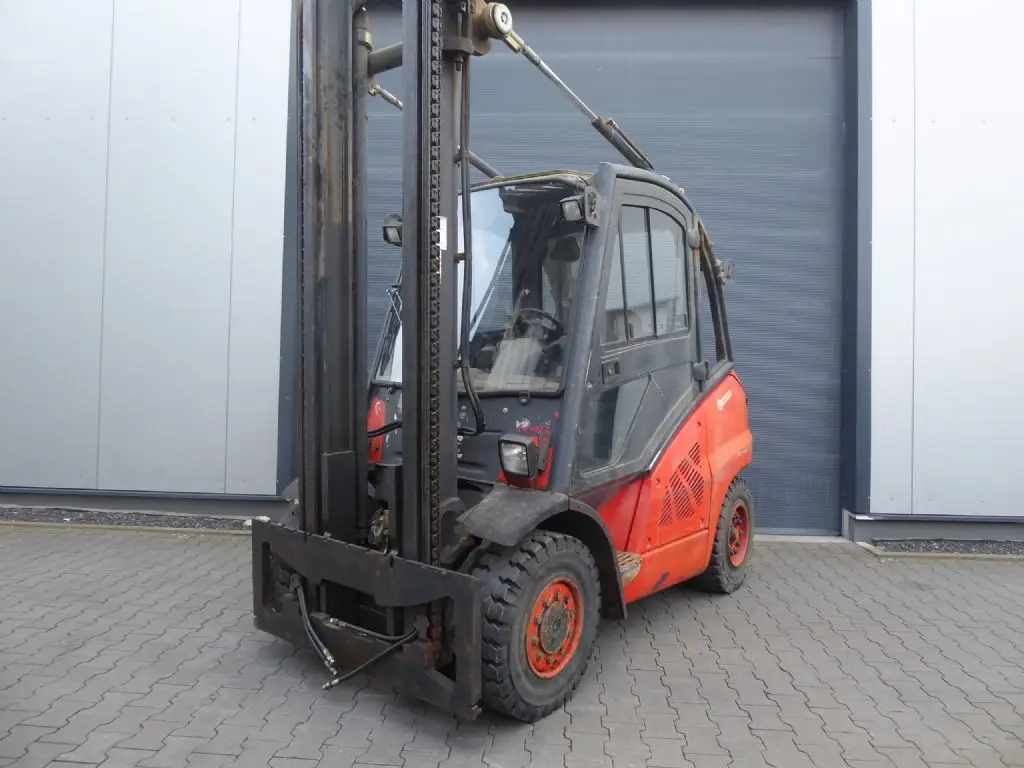 Gabelstapler günstig und sicher online kaufen. Hier sehen Sie einen Linde H40D-01 aus dem Jahr 2012.