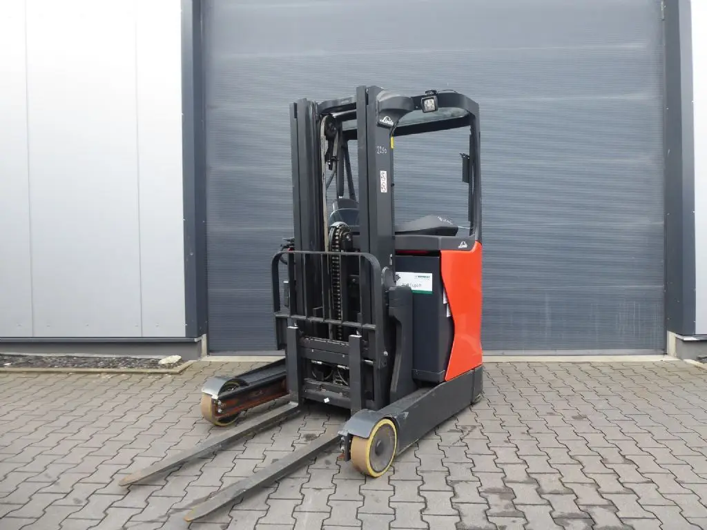 Gabelstapler günstig und sicher online kaufen. Hier sehen Sie einen Linde R12B-01 aus dem Jahr 2021.