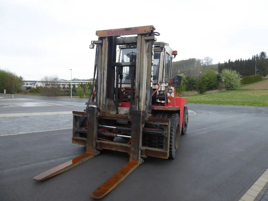 Gabelstapler günstig und sicher online kaufen. Hier sehen Sie einen Svetruck 12.60 aus dem Jahr 2020.