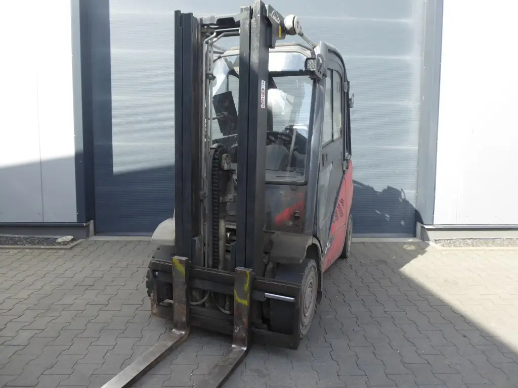 Gabelstapler günstig und sicher online kaufen. Hier sehen Sie einen Linde H25D-02 aus dem Jahr 2018.