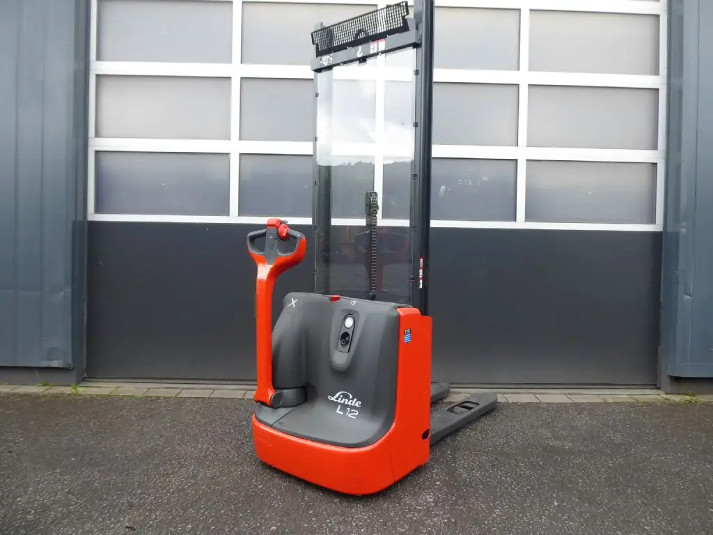 Gabelstapler günstig und sicher online kaufen. Hier sehen Sie einen Linde L12 aus dem Jahr 2023.