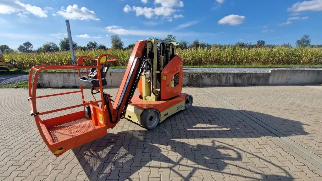 Gabelstapler günstig und sicher online kaufen. Hier sehen Sie einen JLG Toucan 12E+ aus dem Jahr 2024.