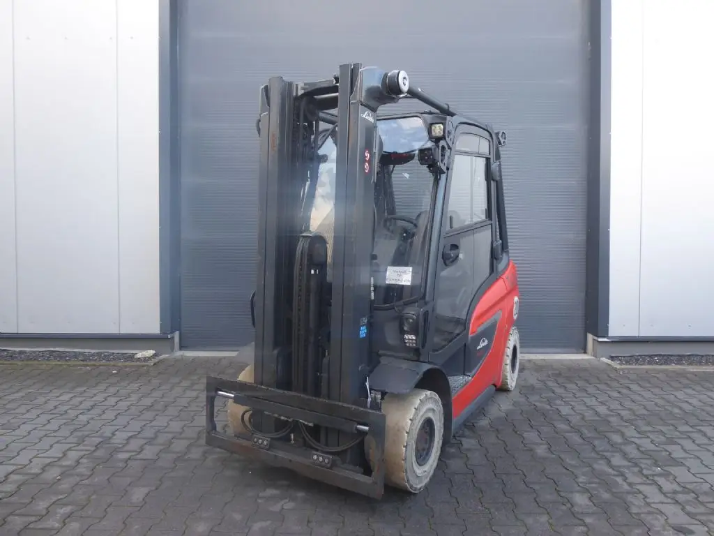 Gabelstapler günstig und sicher online kaufen. Hier sehen Sie einen Linde H25T-01 aus dem Jahr 2023.