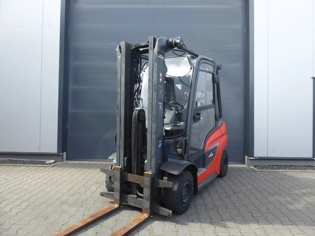 Gabelstapler günstig und sicher online kaufen. Hier sehen Sie einen Linde H25D aus dem Jahr 202.